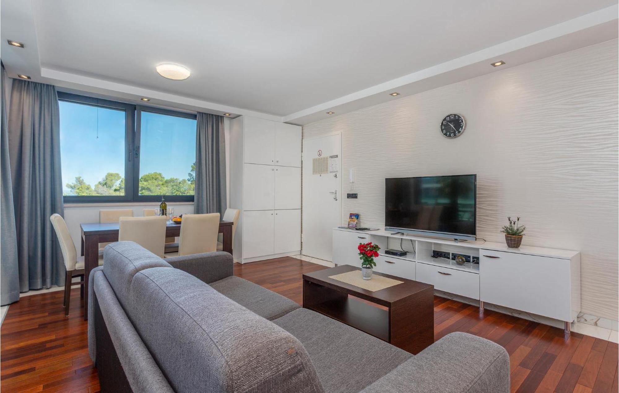 Stunning Apartment In Malinska With Kitchen Zewnętrze zdjęcie
